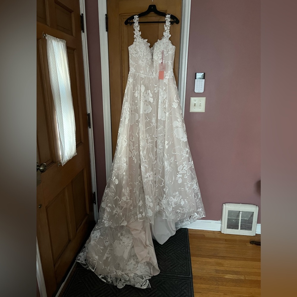 NWT Bridal Gown - Picture 6 of 12